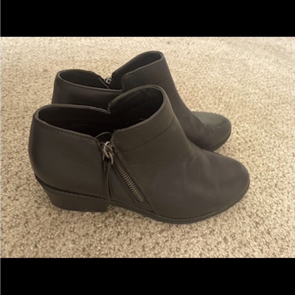 Like new size 8 booties for women
